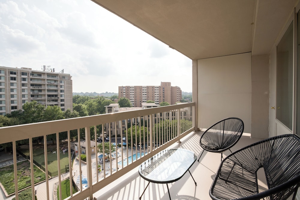 Prime Crystal City Apartments