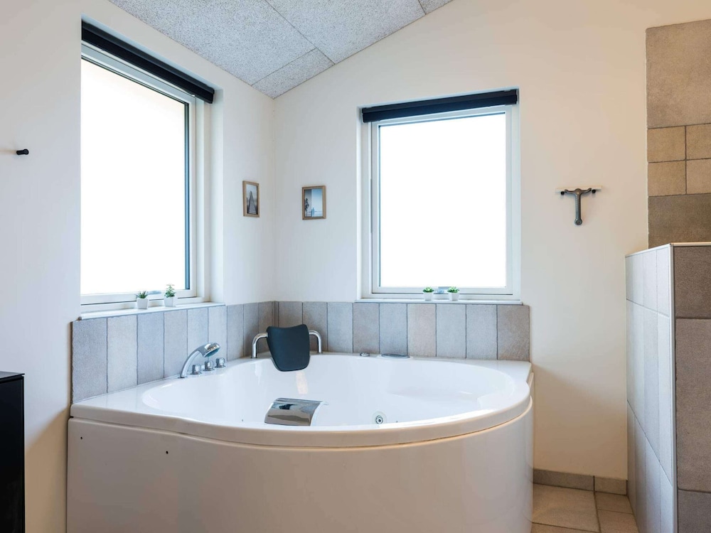 Luxurious Retreat in Henne Strand-by Traum view 3