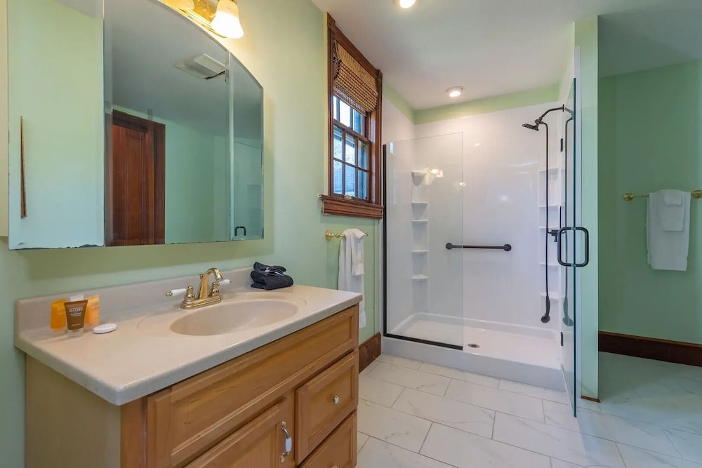 Engadine Inn  Cabins - Property Image 92