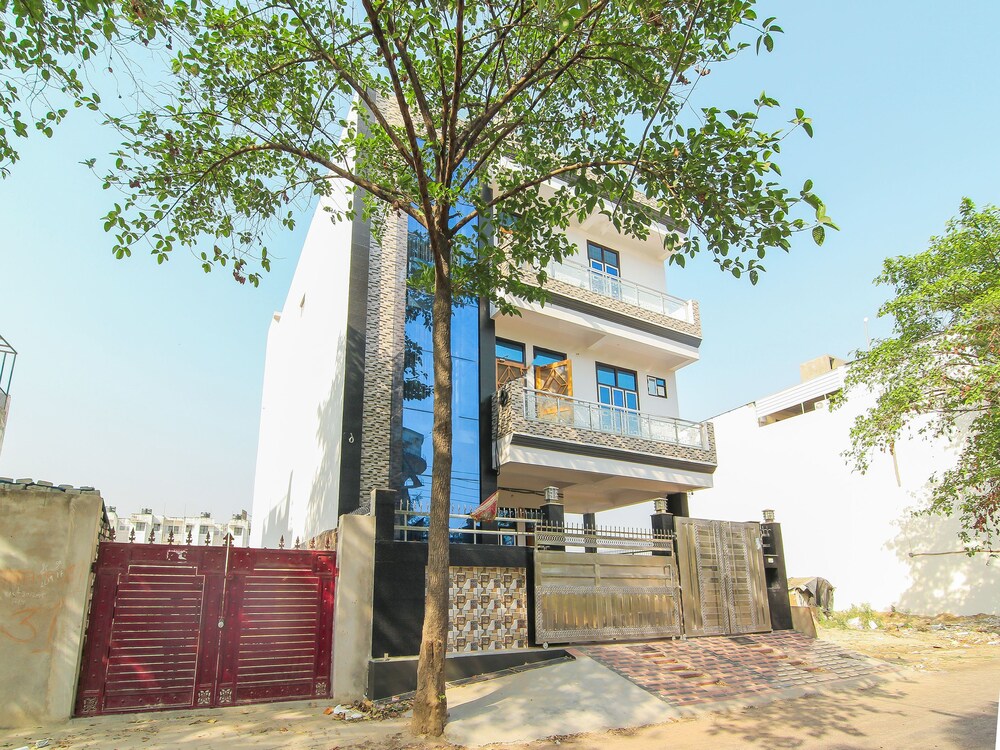 OYO 13478 Hotel Surabhi Garden