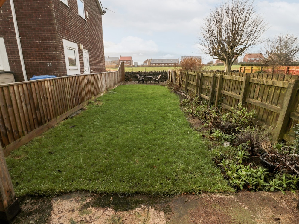 22 Longstone Park