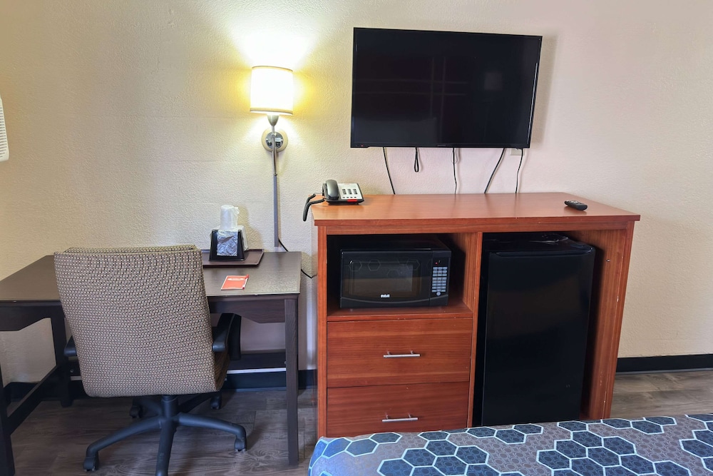 Econo Lodge - Property Image 18