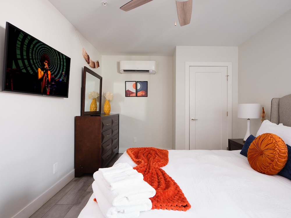 Sunset - Private Pool & Spa - Walk to Old Town