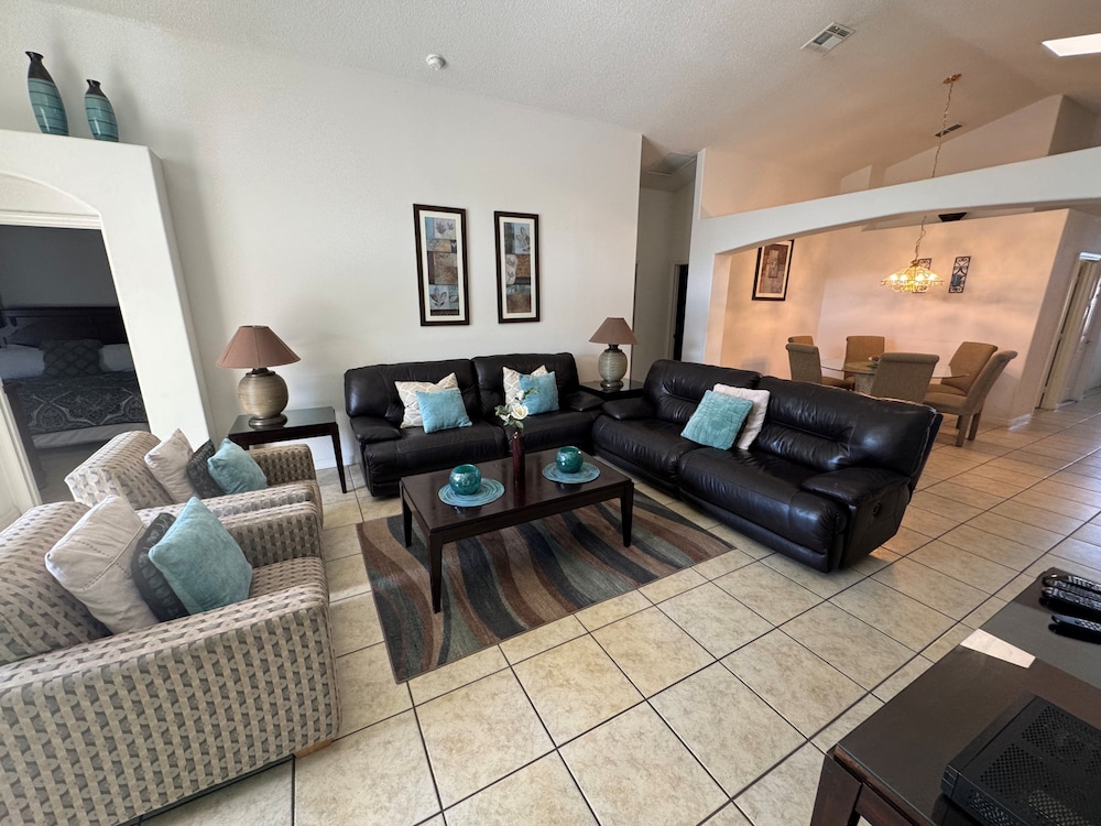 Daisy's Den - Five Bedroom Home