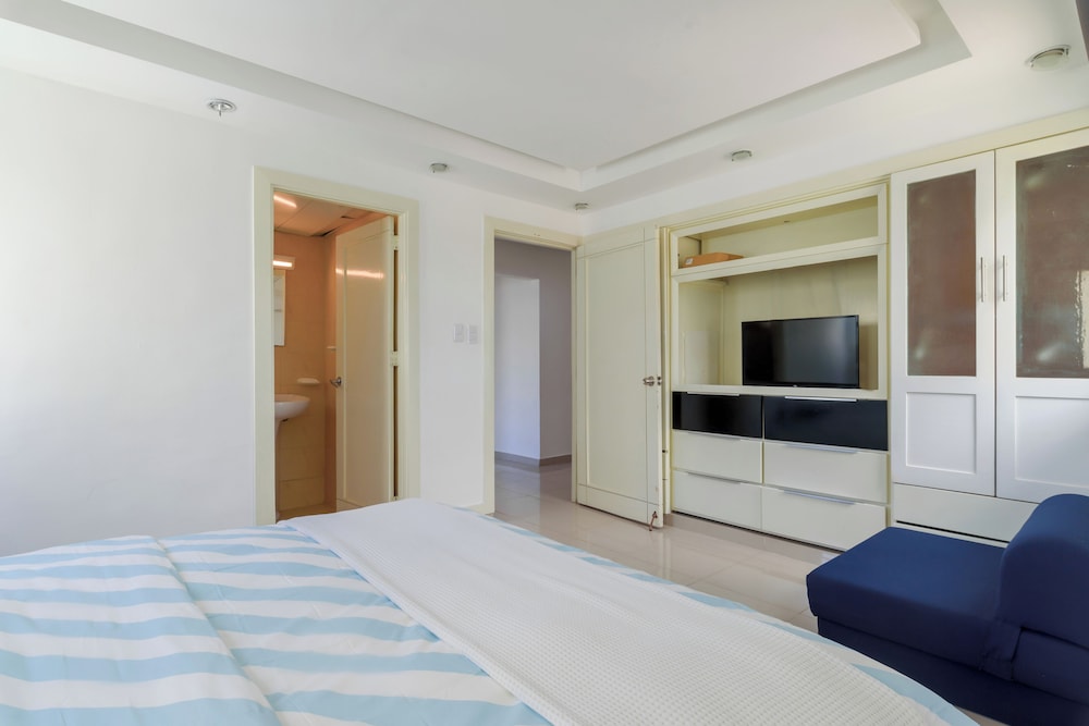 Oceanfront Condo in Ave. España Sleeps 8