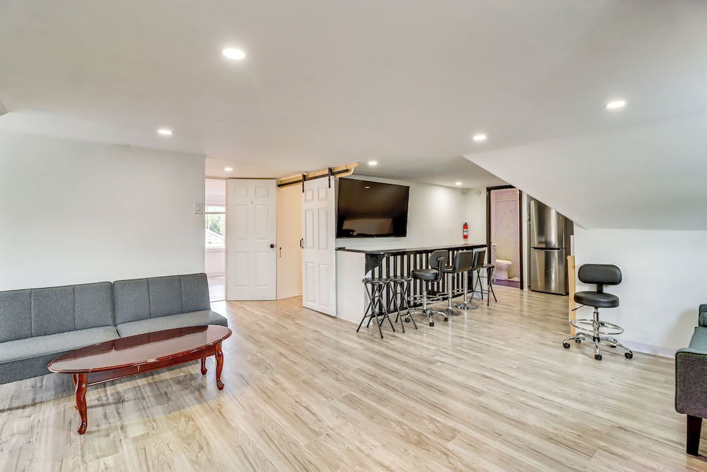 Walkable Abode in Stroudsburg's Business District!