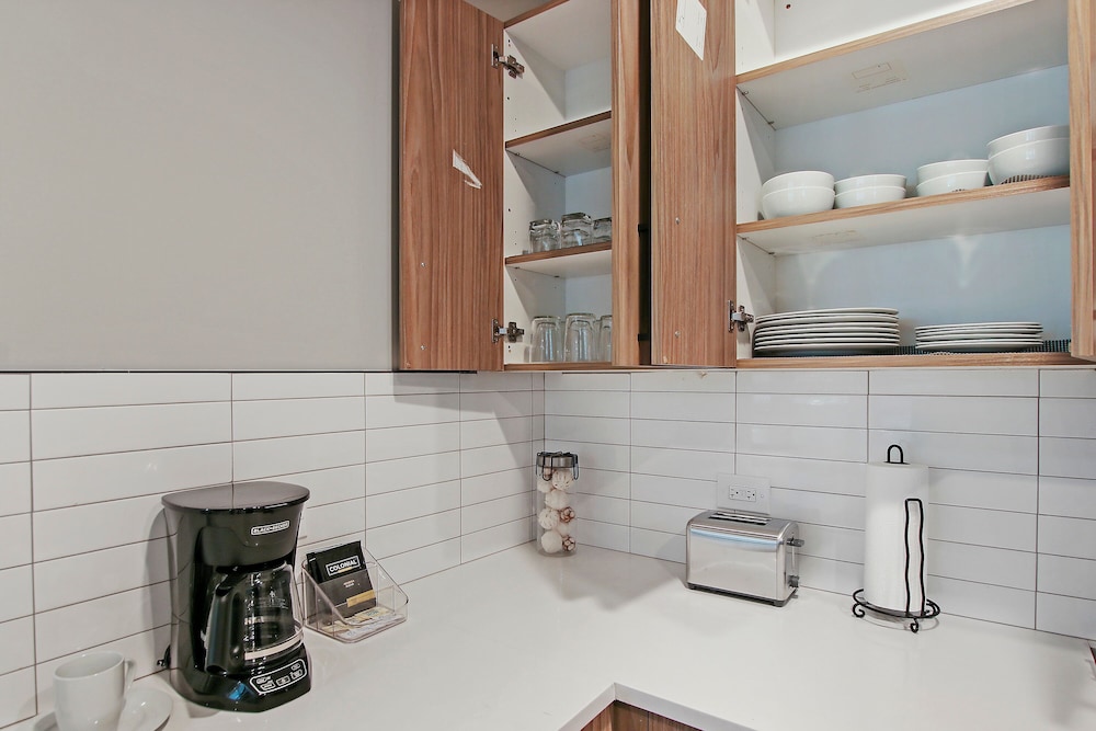 3BR Well-Furnished Apt - Kedzie 3F