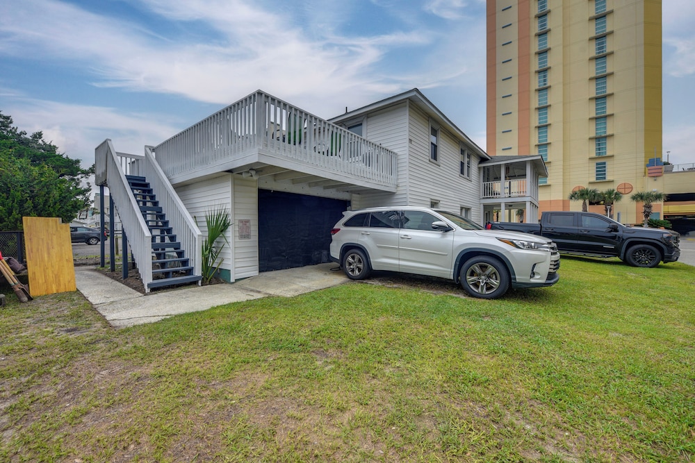 Walk to Shore: Home w/ Deck in North Myrtle Beach