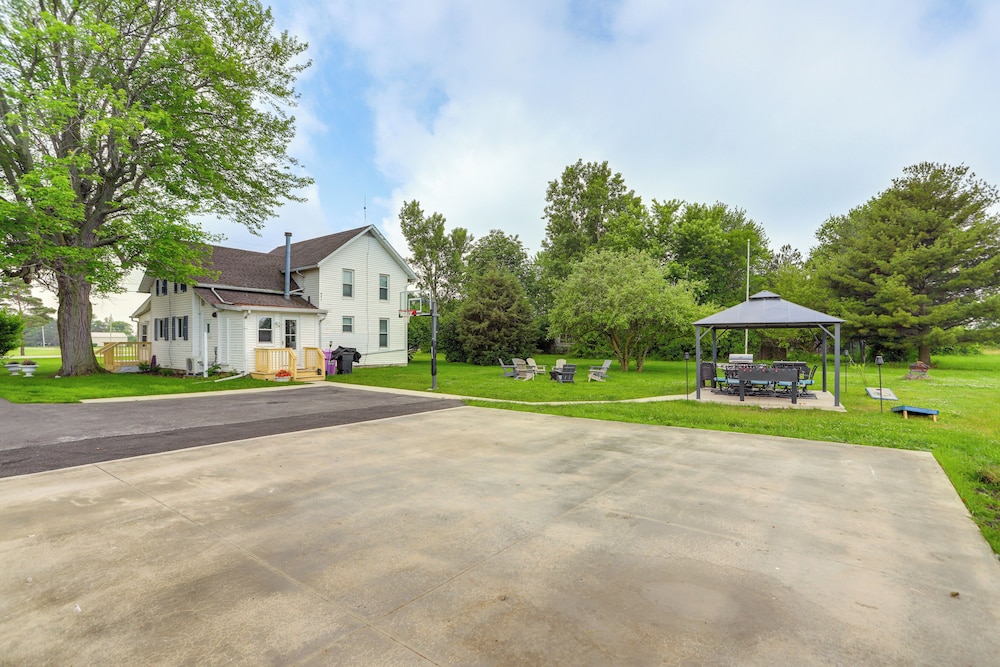 Welcoming Port Clinton Vacation Rental!
