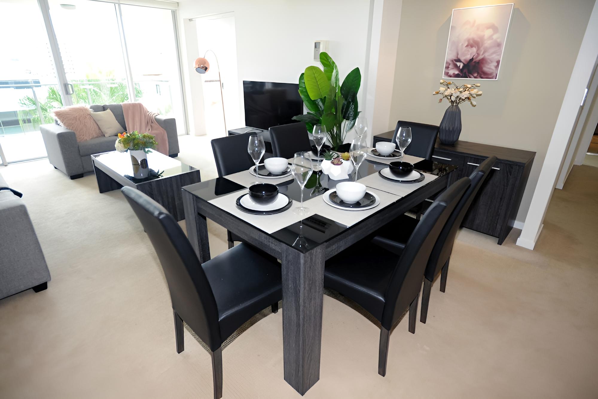 Surfers Paradise Suite with Pool and Spa