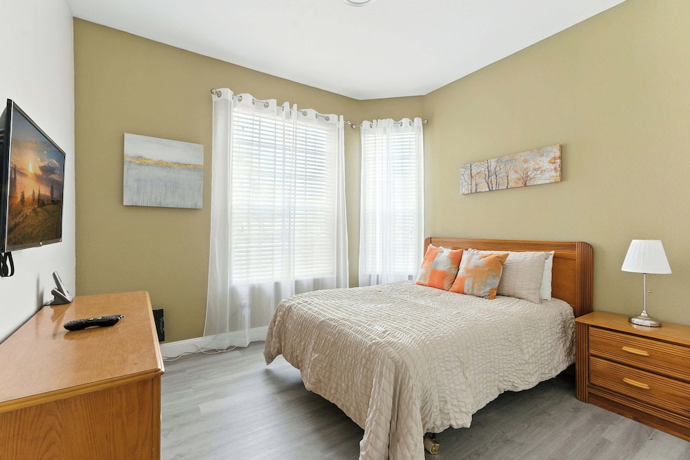 Resort Condo 3BR - Pool Balcony Near Disney