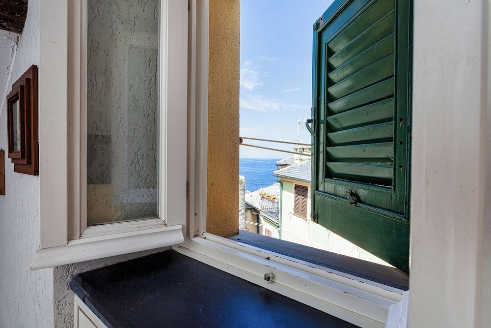Seaview Apartment near the Castle