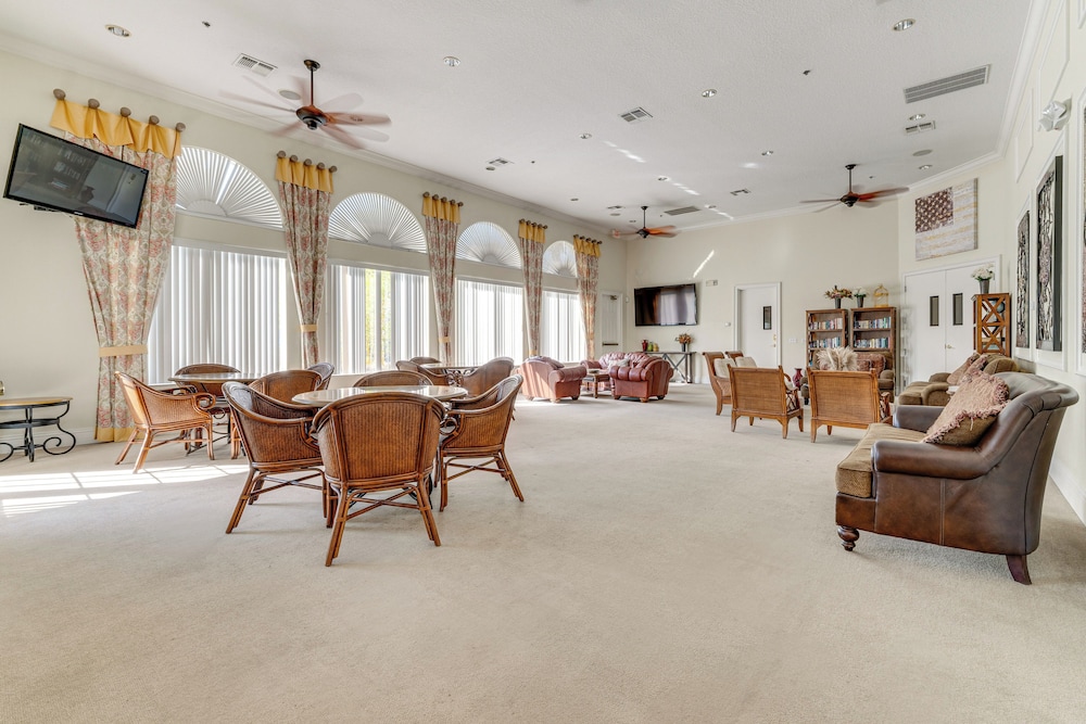 10 Mi to Disney Parks: Resort Retreat w/ Patio