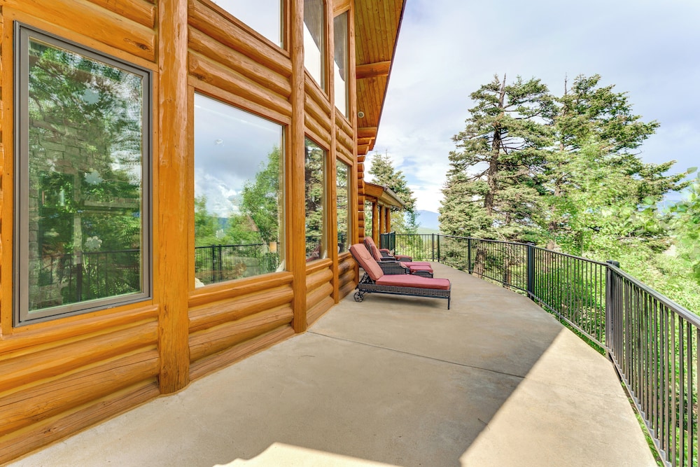 Secluded Angel Fire Retreat: Deck + Stunning View!