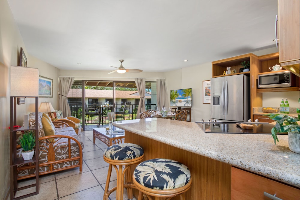 Waiohuli Beach Hale Ocean View Condos with Parking