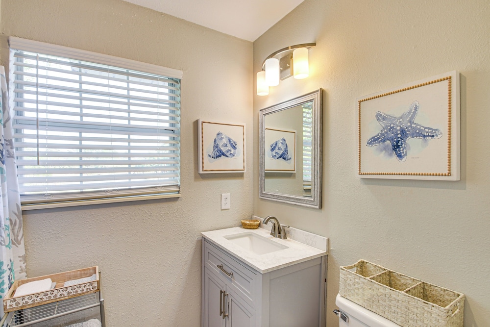 Bayfront Haven: Group Getaway in Milton!