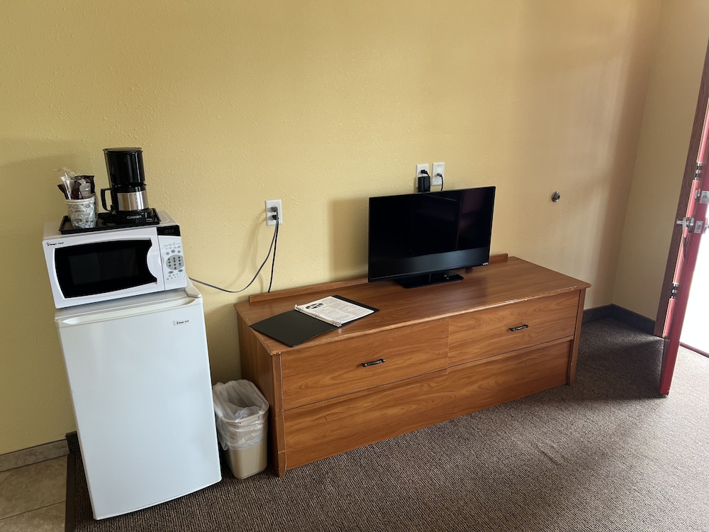 All Star Inn & Suites
