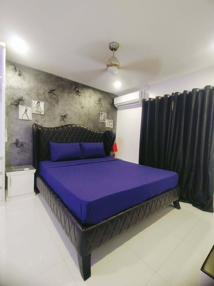 Kandi Suites 2BR with private Jacuzzi