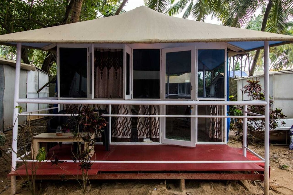 Cafe Del Mar Cottages And Rooms