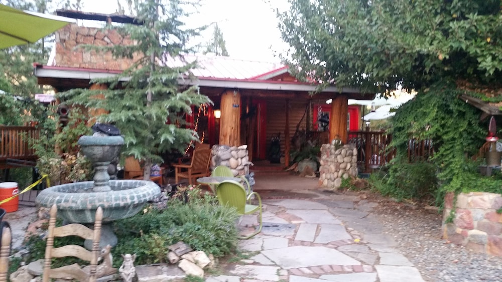 Pine Rose Inn