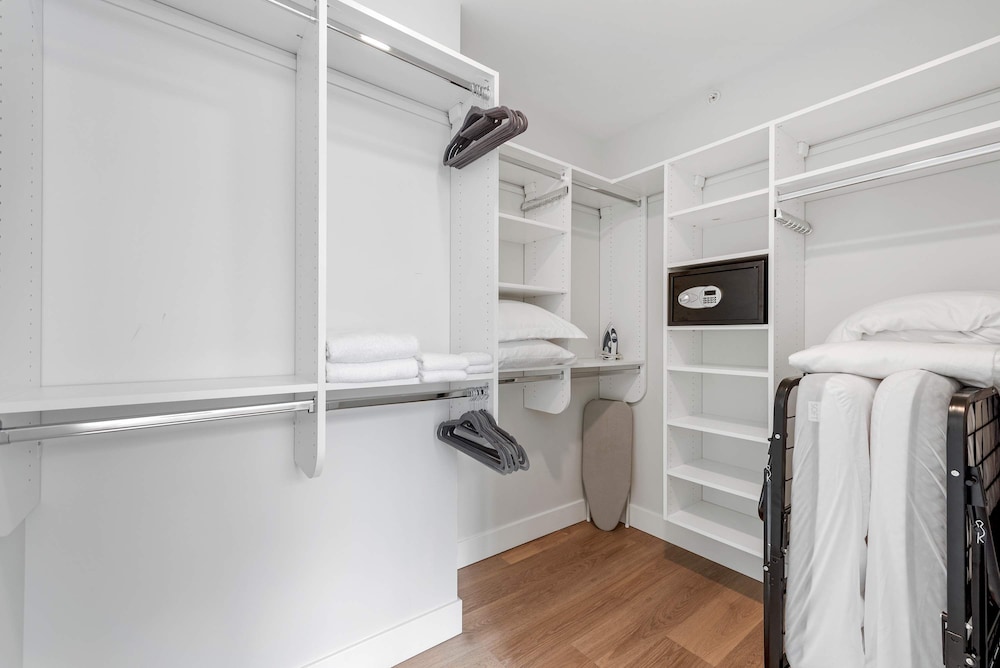 Penthouse Near Fulton Market 3BR Luxury