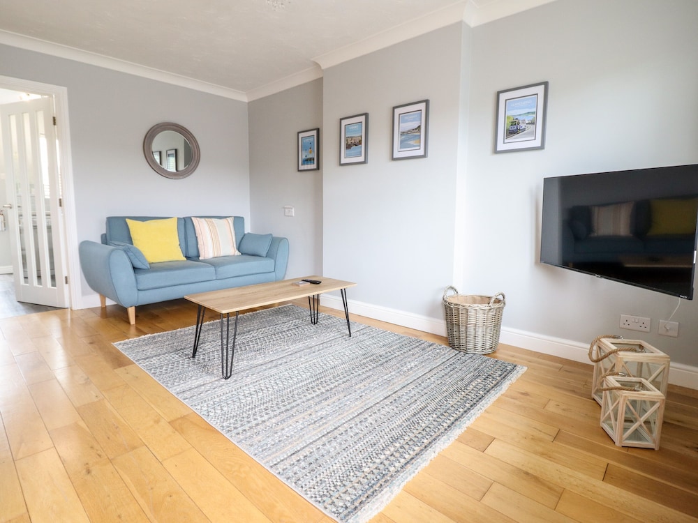 4 Plas Newydd