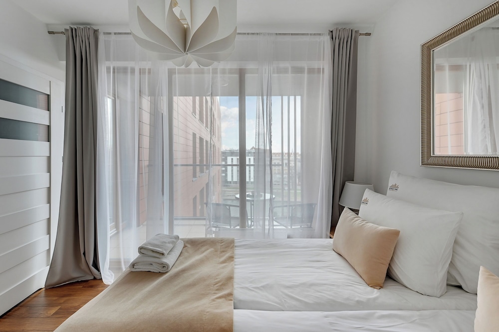 Aura - Riverside & Parking by Downtown Apartments