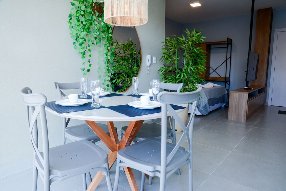 Apto c rea Gourmet a 300m da Praia das Toninhas