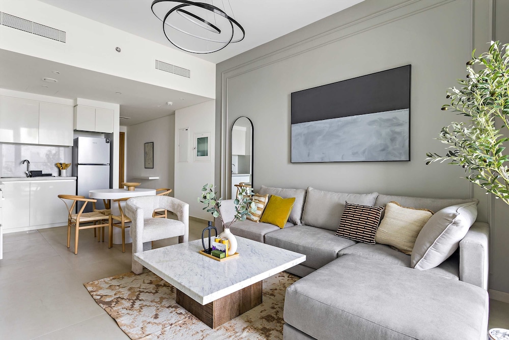 Silkhaus Modern Chic in New Tower Pool Gym