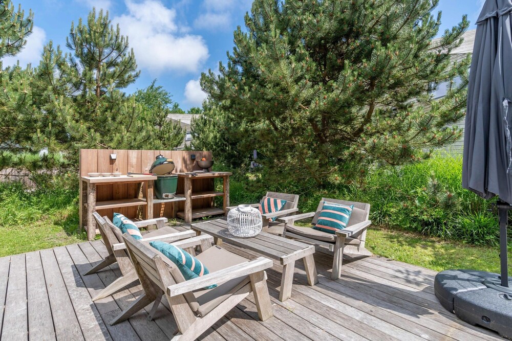 Relaxed and Atmospheric 6-person Villa Near the Forest