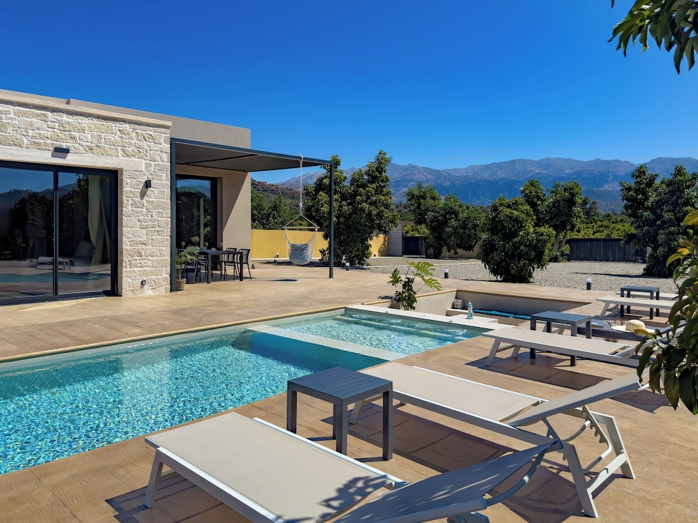 PanStel Luxury Villas - pools & jacuzzi