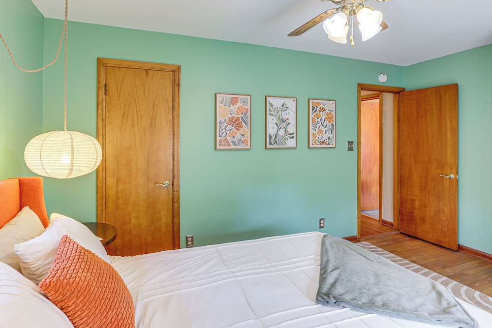 < 1 Mi to Dtwn Tiffin: Home w/ Outdoor Space!