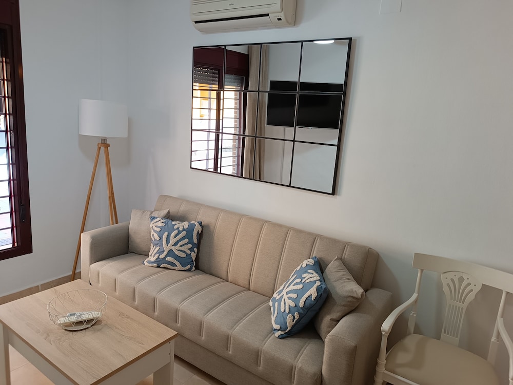 Amazing & Renovated 2-bedroom Flat in Fuengirola