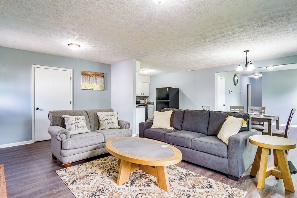 5 Mi to Dtwn: Family-friendly Fayetteville Home!