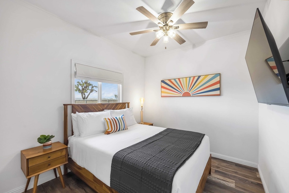 Pool, Spa, Pickleball & Piano Near Pioneertown Harmony House by Avantstay