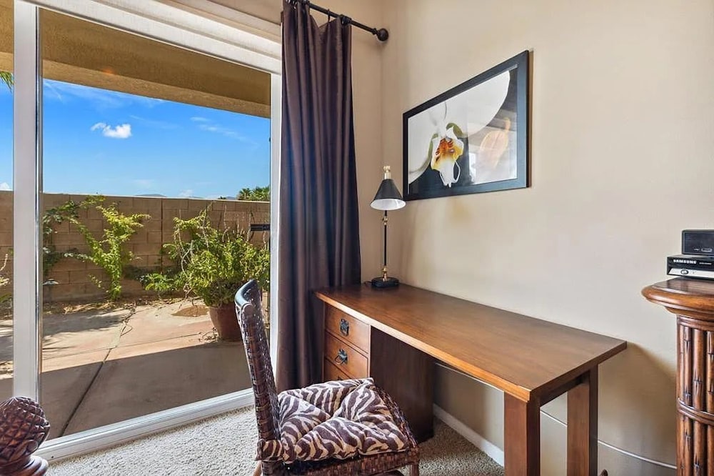 Stylish 2BR w Spa Patio