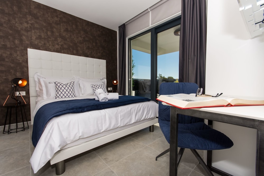 Luxury Apartments Royal M with Pool