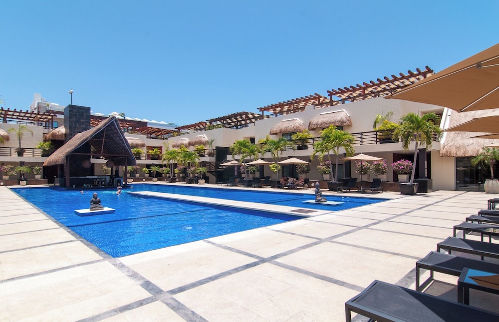 Aldea Thai Tropical Oasis near the Beach