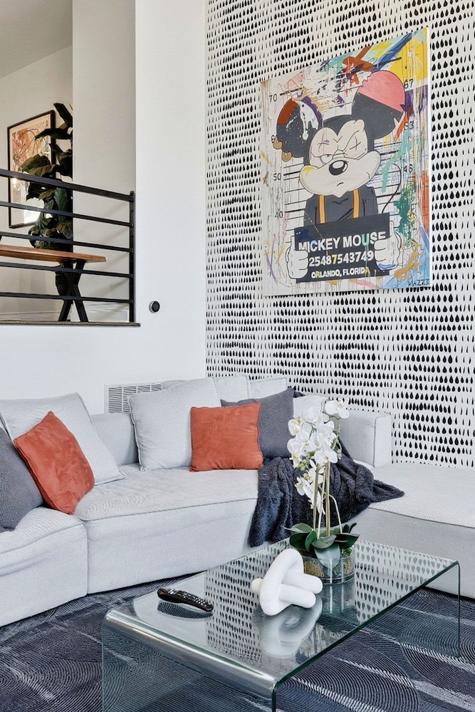 Modern 4-bedroom Townhouse in River West
