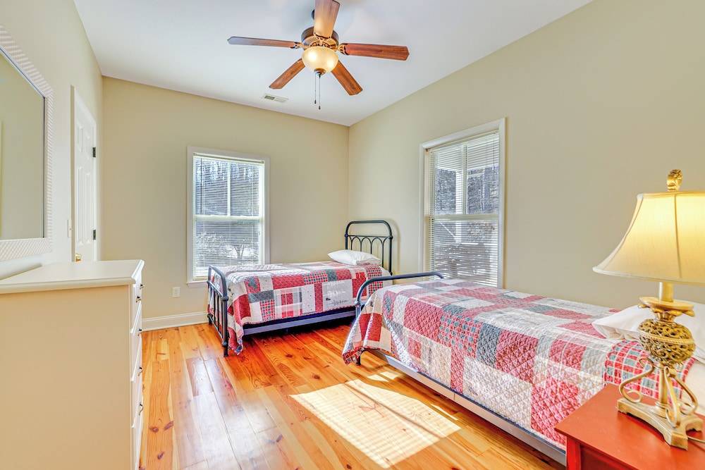 Fish, Hike & Relax: Marietta Gem w/ River Access!