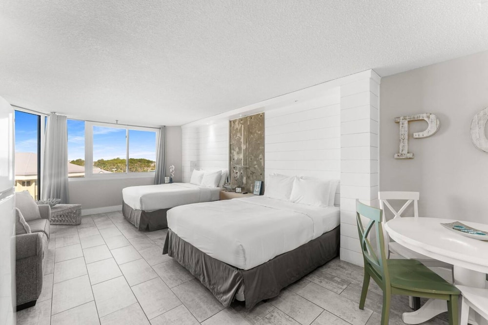 Top of the Gulf 506 Beachfront Free Beach Chairs