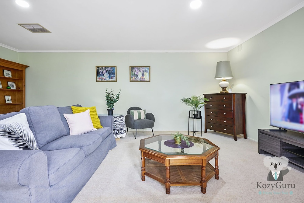 Kozyguru | Glen Waverley | Family Home & Backyard