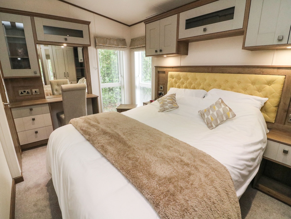 Lilac Lodge