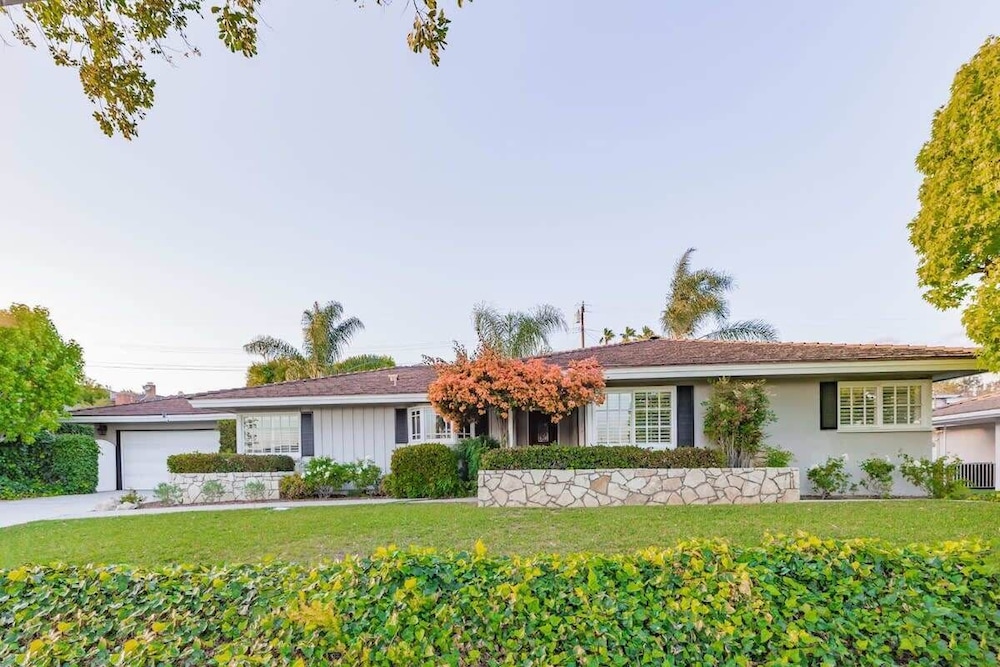 @ Marbella Lane - Serene Ranch Style Home W/pool