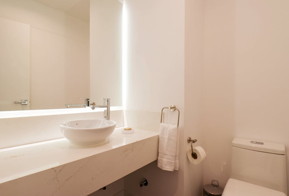 w Fabulous 2BR w Balcony in Miraflores