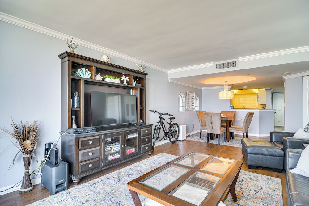 Walk to Beach & Eats: Condo w/ Pool in Clearwater!
