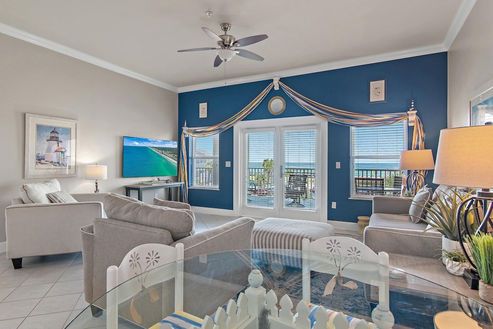 Pavilion Palms 204c