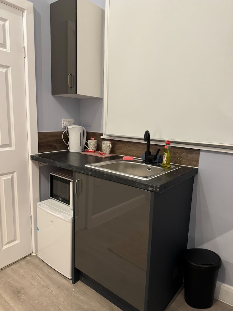 Studio - Sleeps 2 - Parking - Close to Paddington