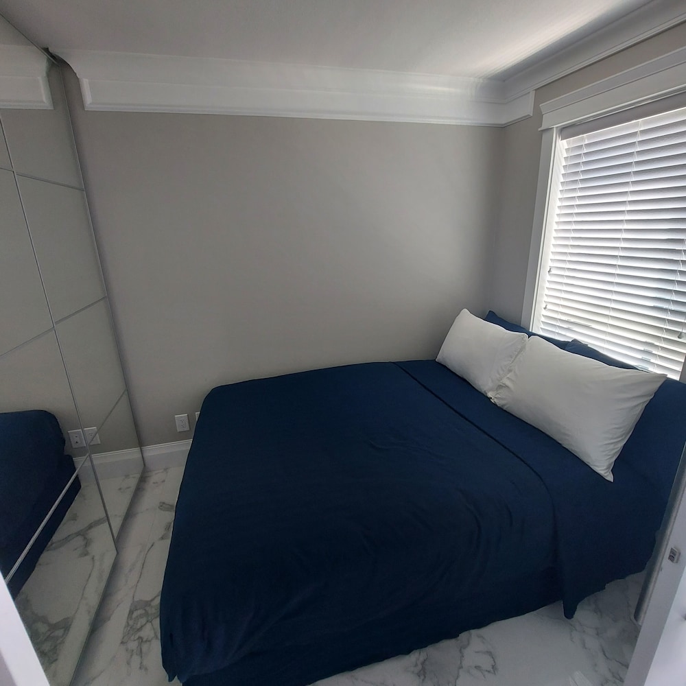 Sunset Mews Luxurious 3 Bed Townhouse - Image 3