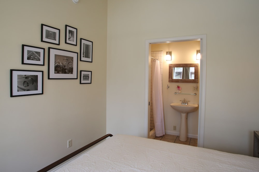 Eureka Springs Vacations - Tower House Inn - Property Image 13